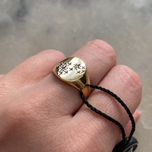 Mejuri Leo Astrology Signet Ring Size 5 Gold Vermeil White Sapphire